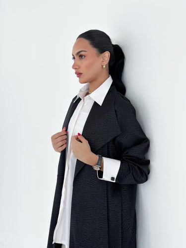 تسليم فوري - عبايه جاكار اسود وقميص قطن ابيض متصل...