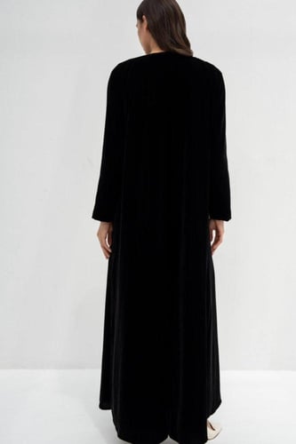 تسليم فوري - عبايه مخمل أسود كوري مزينه بتفته فرنس...