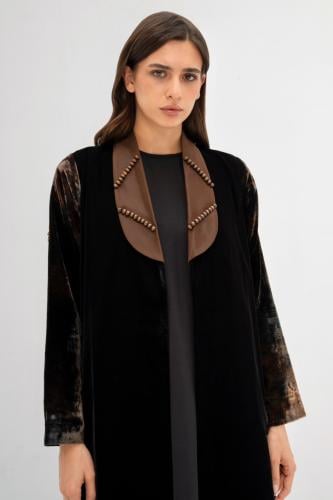 عبايه مخمل أسود كوري وأكمام مخمل بني مموج #105