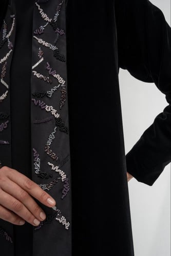 عبايه مخمل أسود كوري بشك خرز ياباني #108