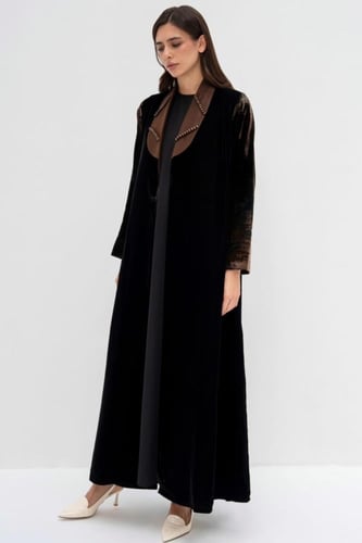 عبايه مخمل أسود كوري وأكمام مخمل بني مموج #105