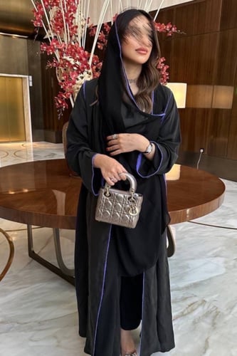 عبايه 22 - حرير مغسول ياباني / طرحه ساده