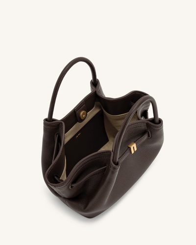 شنطه jw لون بني مني