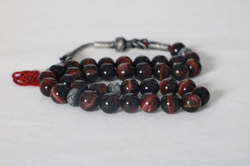 سبحة عين النمر العنابي