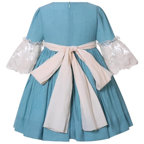 الطفله الأنيقه