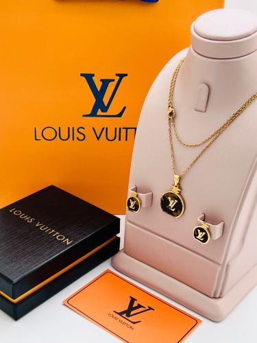 طقم إكسسوارات من لويس فويتن سلسال مع حلق