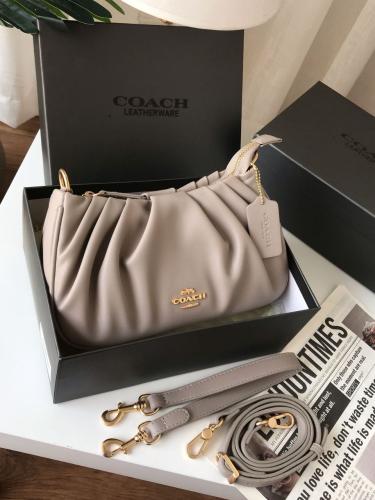 شنطة كوتش هاي كوالتي مع العلبة