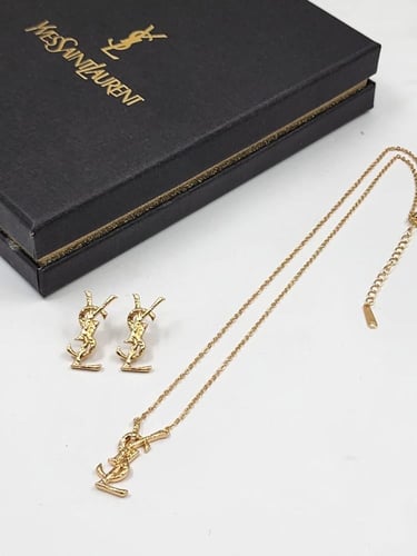 طقم إكسسوارات من إيف سان لوران سلسال مع حلق