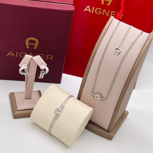 طقم اكسسوار من اقنر فضي مع الملحقات