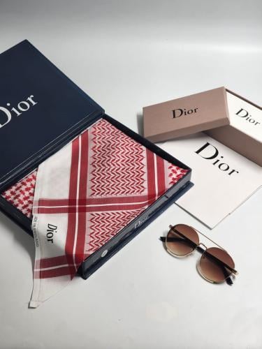 شماغ ونظارة ديور مع الملحقات