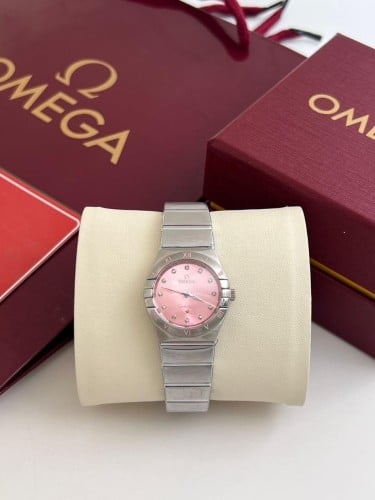 ساعة اوميقا درجه اولئ مع ملحقات الماركة .