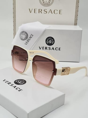 نظاره شمسية ماركة فرزاتشي مع الملحقات الماركة.