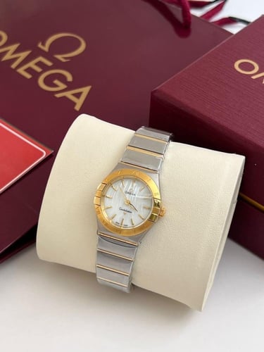 ساعه اوميقا ذهبي درجه اولئ مع ملحقات الماركه