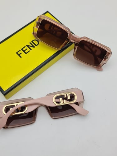 نظارة نسائي ماركة فندي معملحقات الماركة .