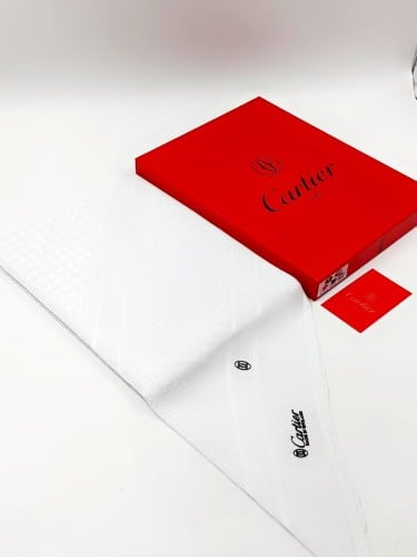 شماغ كارتير ابيض مع ملحقات الماركة