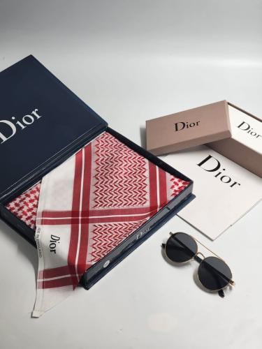 شماغ ونظارة ديور مع الملحقات