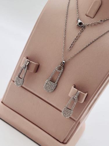 طقم إكسسوارات فضي سلسال مع حلق