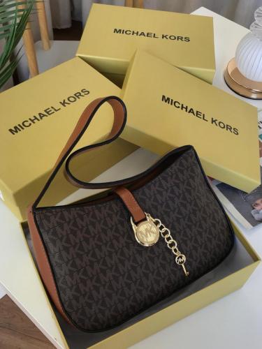 شنطة مايكل كورس هاي كوالتي بالعلبة