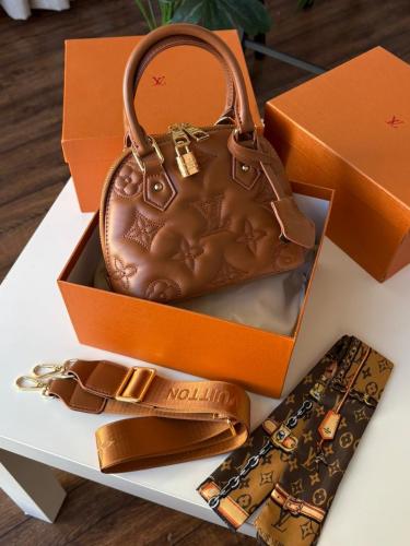 شنطة لويس فويتون هاي كوالتي مع العلبة