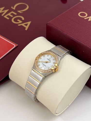 ساعه اوميقا ذهبي درجه اولئ مع ملحقات الماركه