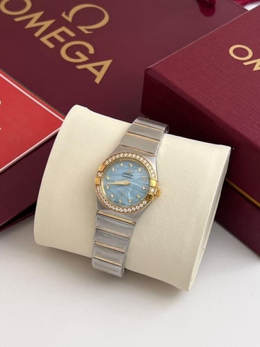 ساعه اوميقا كرستال اخضر درجه اولئ مع ملحقات المارك...