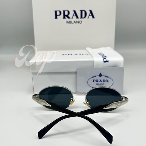 نظارة برادا دائرية باطار فضي وعدسة اسود