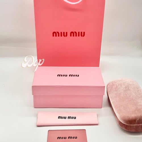 نظارة ميو ميو بشعار محفور