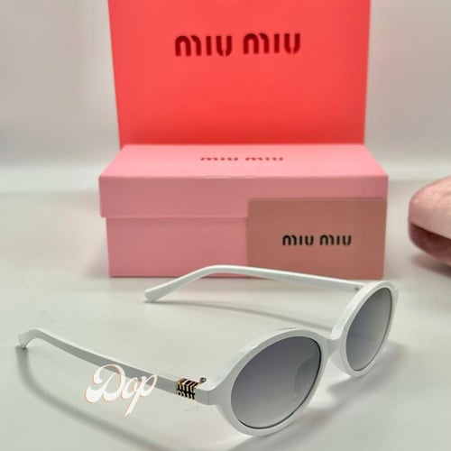 نظارة ميو ميو بإطار أبيض وعدسات مستديرة