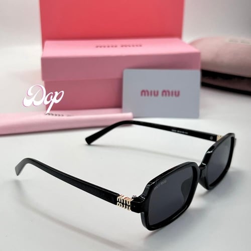 نظارة ميو ميو بإطار سوداء وعدسات مستطيله سوداء