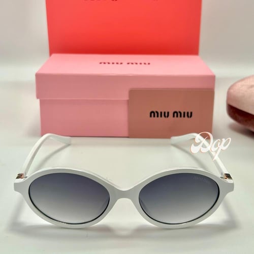 نظارة ميو ميو بإطار أبيض وعدسات مستديرة