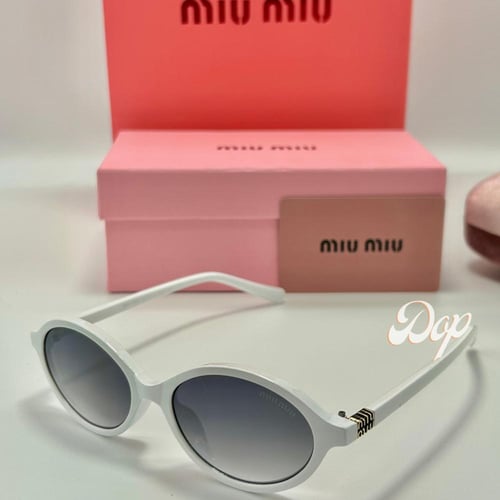 نظارة ميو ميو بإطار أبيض وعدسات مستديرة