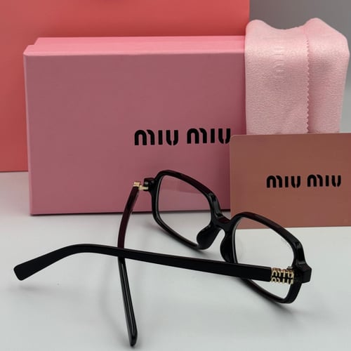 نظارة ميو ميو بإطار أسود وعدسات مستطيله شفاف
