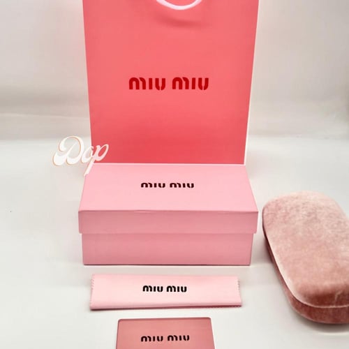 نظارة ميو ميو بإطار أبيض وعدسات مستديرة