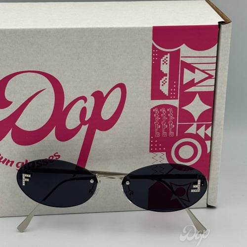 نظارة فيندي ببيضاوية فضي عدسة سوداء