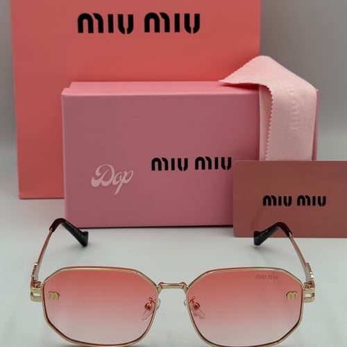 نظارة ميو ميو ذهبي مربعة بعدسة وردي مُدرج