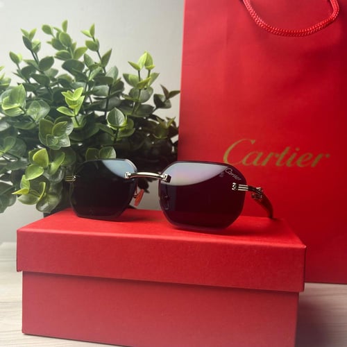 نظارة كارتيR خشبي بعدسة سوداء