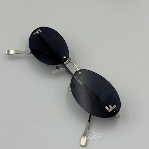 نظارة فيندي ببيضاوية فضي عدسة سوداء