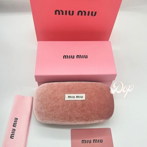 نظارة ميو ميو بإطار أسود وعدسات مستديرة