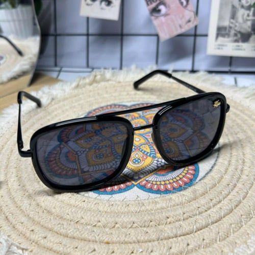 نظارة لأكوست أسود مربعة