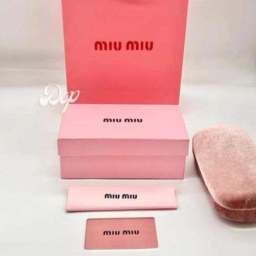 نظارة ميو ميو أسود مربع بعدسة سوداء