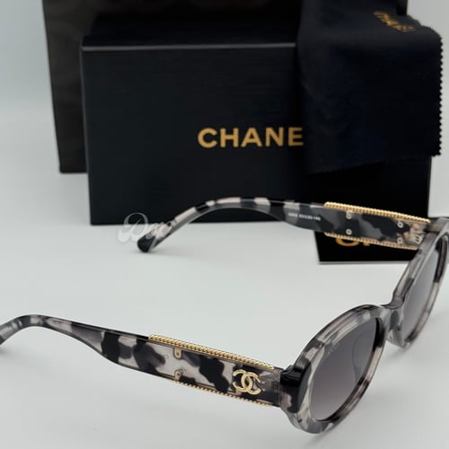 نظارة شانيل EYE-CAT لون مميز بشعار ذهبي الاصدار ال...