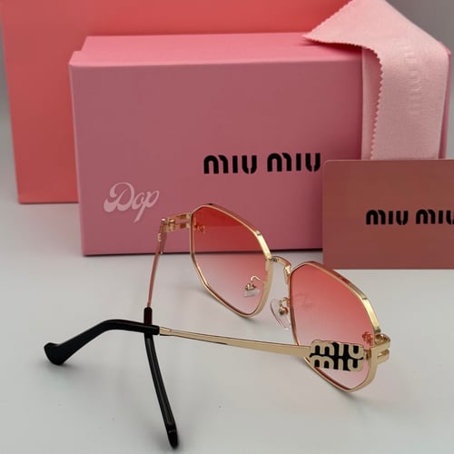 نظارة ميو ميو ذهبي مربعة بعدسة وردي مُدرج