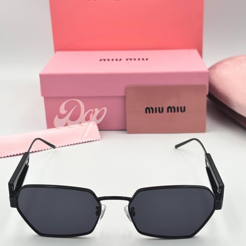 نظارة ميو ميو أسود تصميم عصري بعدسة سوداء