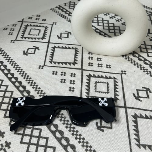 نظارة اوف وايت المكسورة اسود