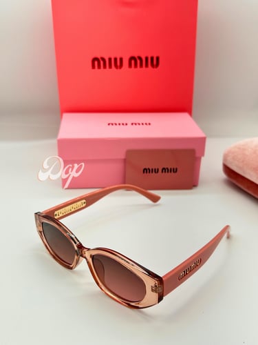 نظارة ميو ميو باطار شفاف و ذراع وردي