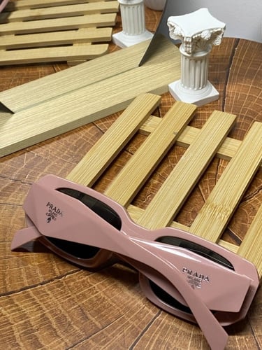 نظارة برادا وردي كامل