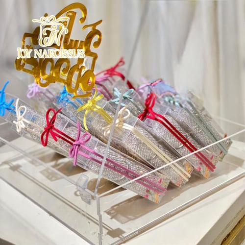 ٤ حبات توزيعات قنينة الكريستال الفاخرة