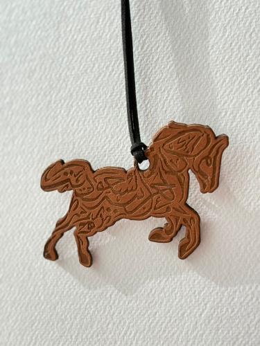 تعليقة سيارة - حصان