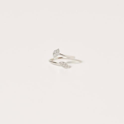 Diamond ring and white gold