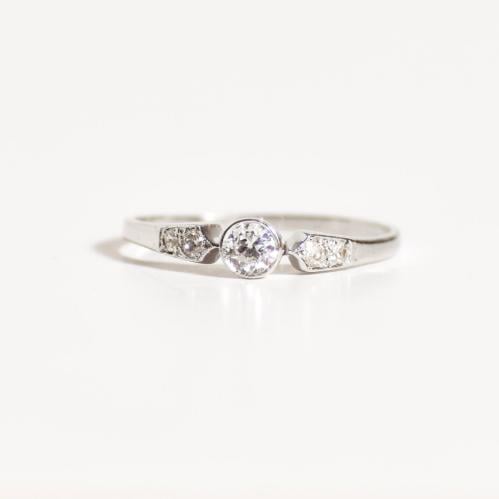 Diamond ring and white gold
